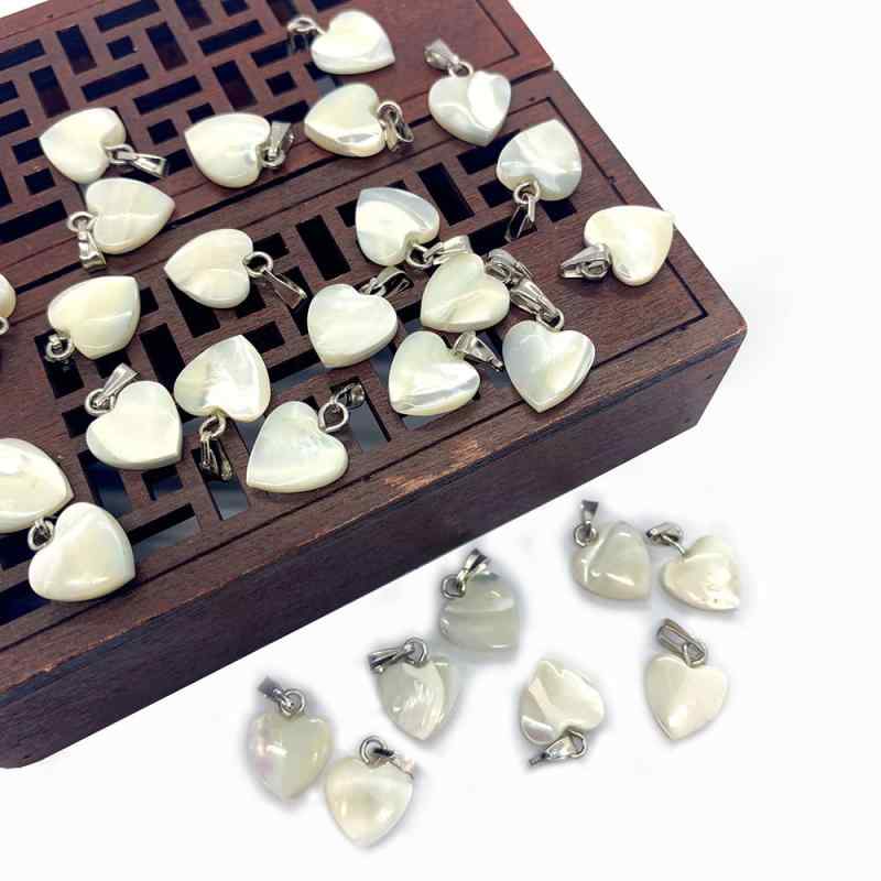・カテゴリ: ペンダント・素材: 貝殻・加工技術: 研磨・形状: ハート型・スタイル: ファッション・仕様: 10mm（約0.7g）、15mm（約1.8g）・デザイン特徴: ボヘミアン、田園風、貝殻、幾何学