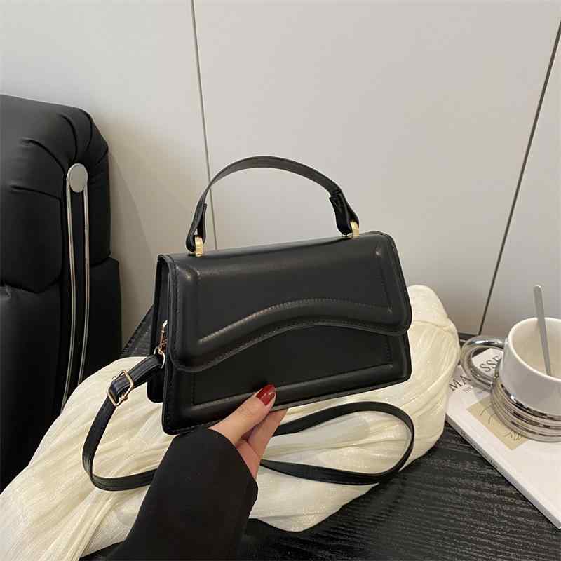 樂天商城 - バッグ レディース シンプル ハンドバッグ ショルダーバッグ 斜め掛け 中型 合成皮革 純色 普段使い 都市スタイル ステッチ フラップ開閉 ジッパーポケット やや柔らか 黒 白 ピンク