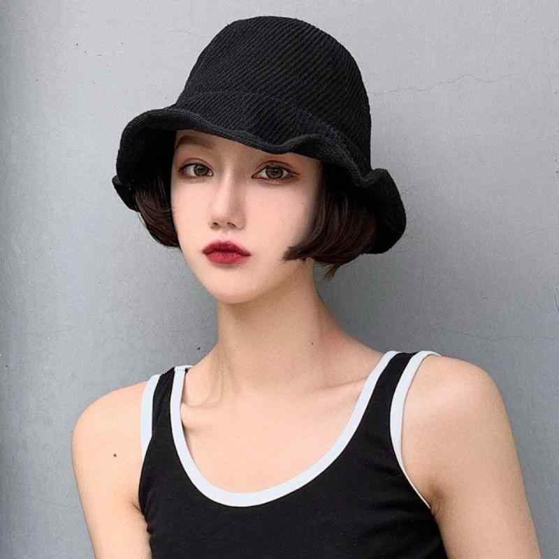 ・カテゴリ: ウィッグ付き帽子・スタイル: ショートストレート・対象: レディース、メンズ・製法: マシンメイド・染髪・パーマ: 不可・素材: 耐熱ファイバー・対応肌色: オールカラー・対応顔型: オールフェイス・主な効果: 白髪隠し、小顔効果・カラー展開: ブラック（帽子）、ダークブラウン（ウィッグ）、ブラックブラウン（ウィッグ）