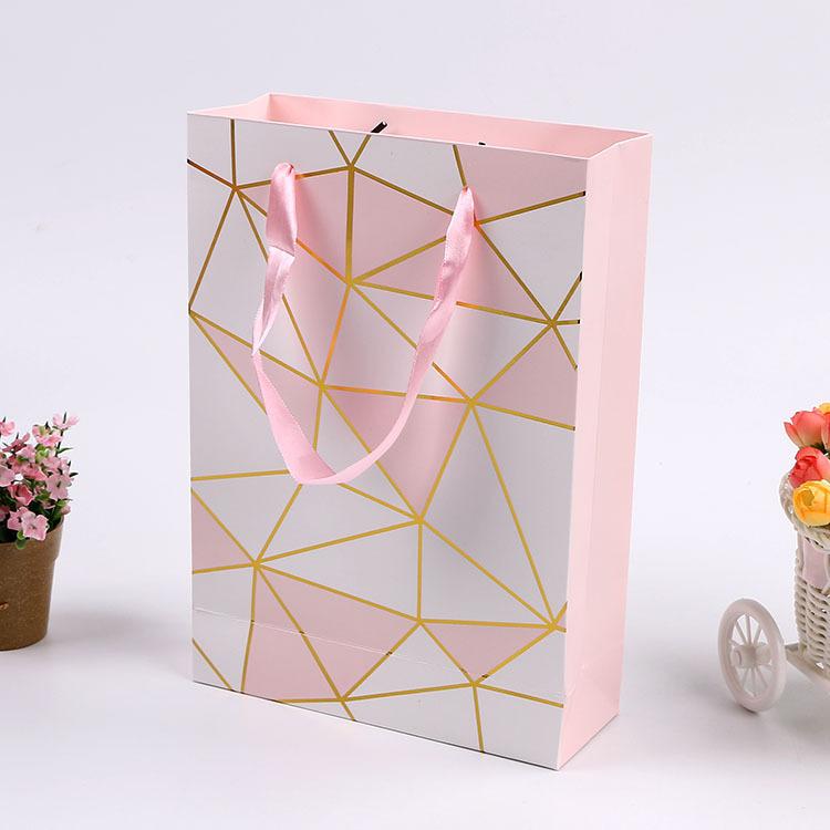 ギフトボックス プレゼントボックス ラッピングボックス 誕生日 お土産 口紅パッケージ キャンディーボックス 空ボックス シンプル 上品 紙製 箔押し