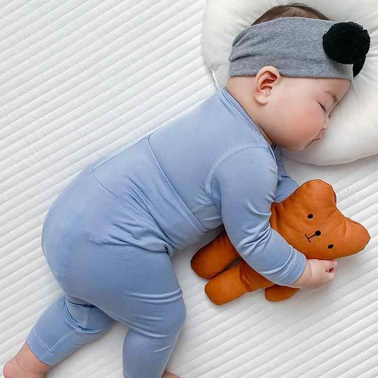 ・カテゴリ: 子供用ルームウェア・主な素材: モダール・対象性別: 男女兼用・カラー展開: ホワイト、ピンク、ブルー、グレー、グリーン、ベージュ、パープル、ネイビー・スタイル: カジュアル・サイズ展開: 66cm、73cm、80cm、90cm、100cm、110cm・素材の割合: モダール 95%・機能: 吸湿速乾・生地加工: 処理: ソフト加工: 柔軟処理: 柔軟加工: 柔らか仕上げ: 柔軟加工: 柔軟処理: 柔らか加工