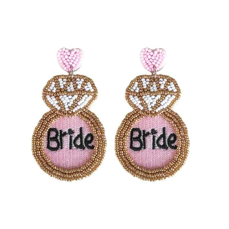 ピアス レディース 手芸 ビーズ 編み込み 英文字 ロゴ 刺繍 フックピアス 大ぶり 個性的 揺れる レトロ ピンク ホワイト
