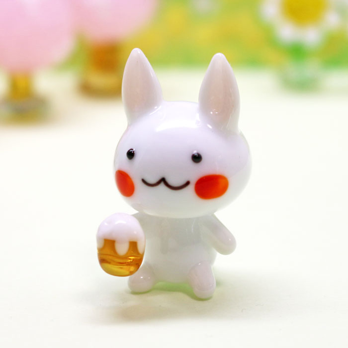 ガラス細工 ウサギとビール　うさぎ　ウサギ　兎　春　ビール　プレゼント　ミニチュア ガラス ディスプレイ オブジェ キャンドル 手作り 材料 キット おしゃれ かわいい 置物 雑貨 小物 glassのサムネイル