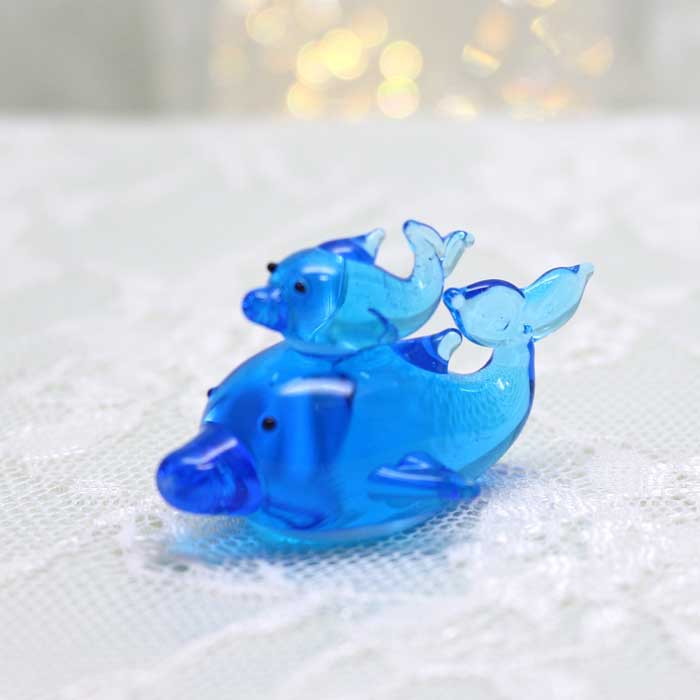 ガラス細工 親子イルカ　イルカ　dolphin　海豚　魚　親子　海　海中 　遊ぶ　ミニチュア ガラス　ガラス細工　インテリア キャンドル　ろうそく　ロウソク　蝋燭 手作り 材料 キット おしゃれ かわいい 置物 雑貨 小物 glassのサムネイル