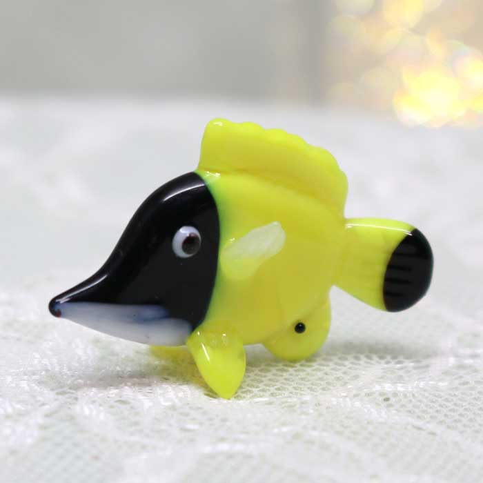 ガラス細工 フエヤッコ黄色 尾黒　ふえやっこ　フエヤッコ 魚類　さかな 海中　黄色　ミニチュア ガラス　ガラス細工 キャンドル ろうそく　ロウソク　蝋燭　candle 手作り 材料 キット おしゃれ かわいい 置物 雑貨 小物 glass