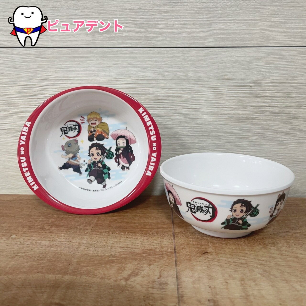 人気キャラクターの子ども食器セット☆ 商品詳細 ☆メラミン製ボウル 【商品サイズ(約)】 サイズ：横130×奥行116×高さ40mm 容量：260ml 【品質表示】 メラミン樹脂（耐熱温度120度） ☆メラミン製茶碗 【商品サイズ】 サイズ：約　直径105×高さ48mm 容量：約240ml 【品質表示】 メラミン樹脂（耐熱温度120度）