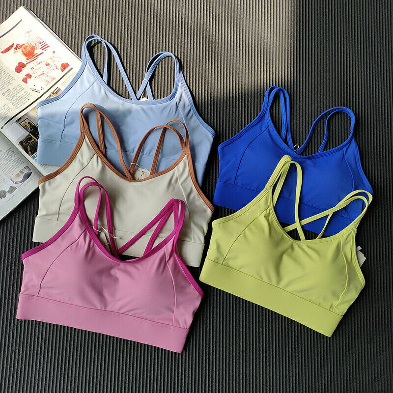 商品説明商品内容トップス素材ナイロン生産国中国サイズS/M/L/XL ※平置き採寸になります。実際のサイズとは誤差が出る場合がございますので、参考サイズとしてご覧ください。注意書き※商品写真は、できる限り現品を再現するように画像処理などの補正を行っておりますが、ご利用のモニターや環境により差異が生じます。予めご了承ください。 ※生地の特性上、多少ニオイがある場合がございますが、日陰干しで数日干していただくか、あるいは数回ご使用していただく間に、 ニオイは気にならなくなります。 ※上記の数値は、実測によるものです。多少の誤差はご容赦ください。 ※仕様は予告なく変更される場合があります。（ご使用に差し支えない程度）商品説明商品内容トップス素材ナイロン生産国中国サイズS/M/L/XL ※平置き採寸になります。実際のサイズとは誤差が出る場合がございますので、参考サイズとしてご覧ください。注意書き※商品写真は、できる限り現品を再現するように画像処理などの補正を行っておりますが、ご利用のモニターや環境により差異が生じます。予めご了承ください。 ※生地の特性上、多少ニオイがある場合がございますが、日陰干しで数日干していただくか、あるいは数回ご使用していただく間に、 ニオイは気にならなくなります。 ※上記の数値は、実測によるものです。多少の誤差はご容赦ください。 ※仕様は予告なく変更される場合があります。（ご使用に差し支えない程度）