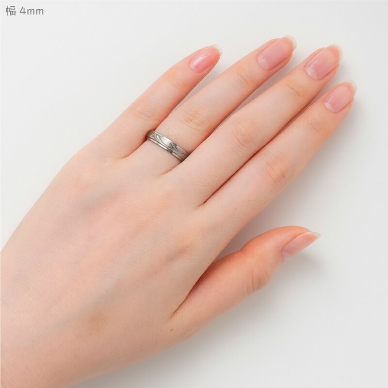 チタンリングの専門店　島田工房の金属アレルギー対応 日本製 セミオーダー 純チタン 彫金 リング 単品 稀少な手彫り ツタ唐草 コンビ仕上メンズ 大きいサイズ レディース 小さいサイズ ハーフサイズ可能 漢字かな刻印無料研磨 ニッケルフリー ノンメッキ ノンIPコーティング 着け心地重視の結婚指輪｜アングル2