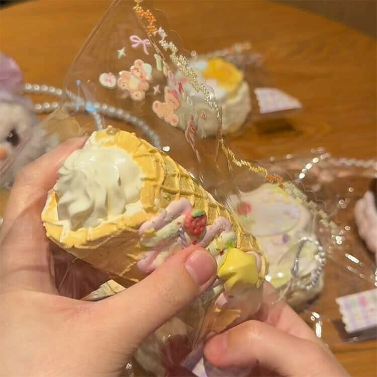 【25日23:59まで★100円OFFクーポン】 もちとろスクイーズ 生クリームワッフル スクイーズ お菓子 ケーキスクイーズ ワッフル カンノーリ スイーツ リアル クリーム 袋 ケース パウチ 袋のまま 粘着 水感 もちもち 柔らかい purpleriver-10015115 パープルリバー サンプル画像3