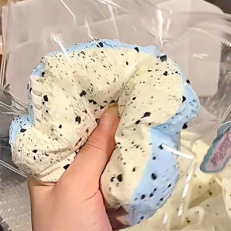 【25日23:59まで★100円OFFクーポン】 大サイズ スクイーズケーキおもちゃ 水感スクイーズ 大きいパン スクイーズ パン型 ケーキ フード 伸縮性のある おもちゃ ゆっくりと反発し 袋に押し込んで ストレス解消 しっとり感 purpleriver-10015128 パープルリバー サンプル画像3