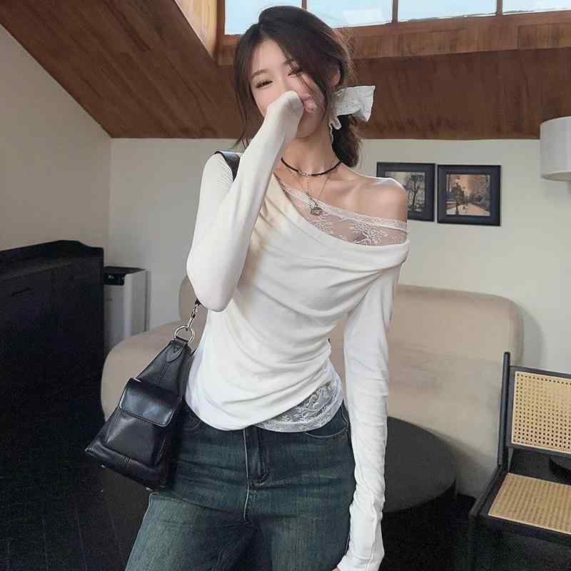 ・カテゴリ: Tシャツ・スタイル: コンサバ、フェミニン、セクシー・主な素材: ポリエステル95%以上・柄: 無地・デザイン: プルオーバー、切り替え、レース・袖丈: 長袖・ネックライン: ワンショルダー・袖型: レギュラースリーブ・シルエット: スリムフィット・着丈: 約50cm〜65cm・カラー展開: ホワイト、ブラック・サイズ展開: S、M、L、XL