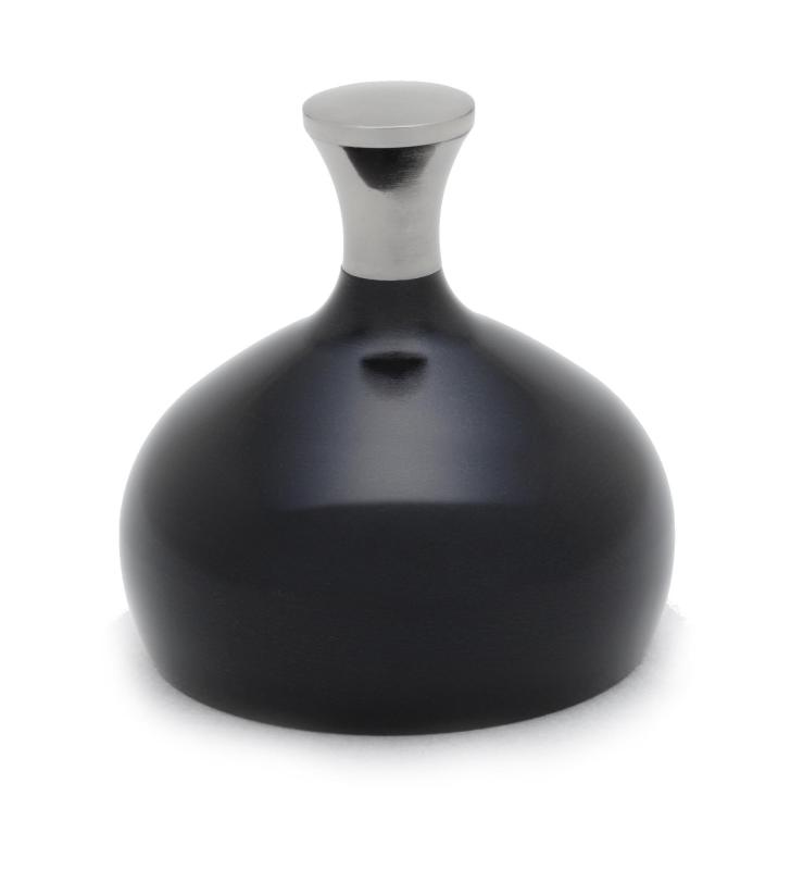 山口久乗 てのりん 黒軽やか・・・・・・・・深い近く・・・・・・・・遠いおだやか・・・・・・・・はなやかプリティ・・・・・・・・エレガント本体サイズ:Φ50×高さ50mmおりん:銅合金振り子:ヘマタイト(天然石)カラー:黒(漆仕上げ)