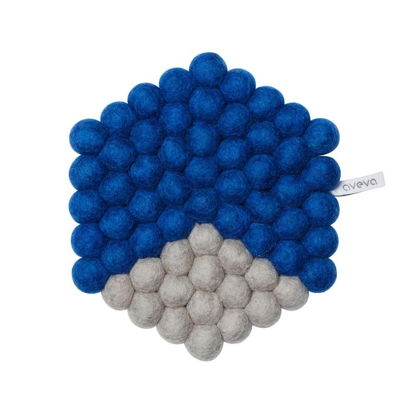 aveva アベバ トリベット六角形 (ブルー)発信国 SWEDENサイズ 約φ170×20mm素材 ウール100%原産国 made in NEPALご注意 素材の性質上、サイズや色に個体差があります。 濡れたままにしないでください。 退色...