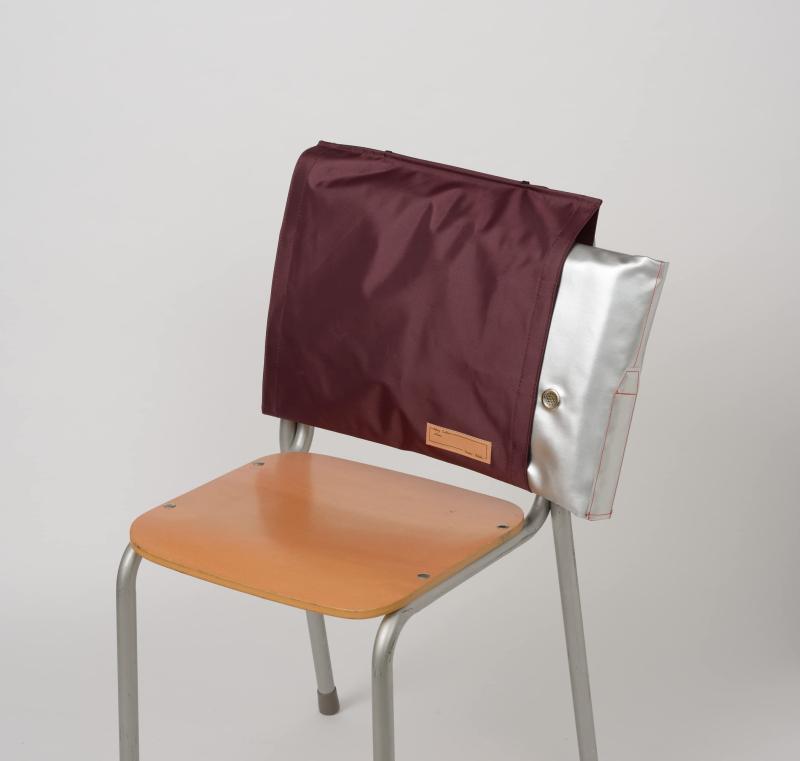 背もたれ式防災頭巾用カバー トップカバーエンジ 約35×40cm 90019サイズ:約35×40cm本体重量:約0.18kg素材:ナイロン生産国:ベトナム