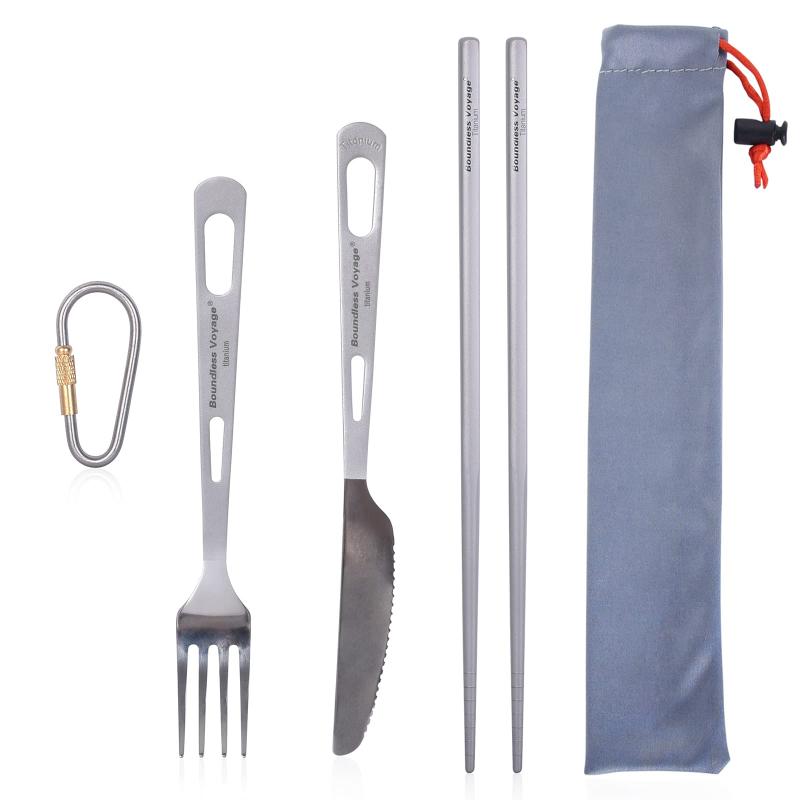 Boundless Voyage キャンピングチタンカトラリー 3/4/5点セット フォーク/スプーン/ナイフ/先割れスプーン/箸材料：チタンサイズ：フォーク：約163x22x2mm、11.5g；スプーン：約163x36x2mm、15.5g；先割れスプーン：約163x36x2mm、15.4g；ナイフ：約184x16x2mm、16.2g；箸：約220x7mm、16.5g。5点セット総重量：約71.5g、4点セット(箸なし)総重量約58.6g付属にリングが付きます。チタン、軽量、鋼より強い。錆びていない、良好な防腐性。良好な換熱性能。高温を恐れず、寒い。健康、環境にやさしい。
