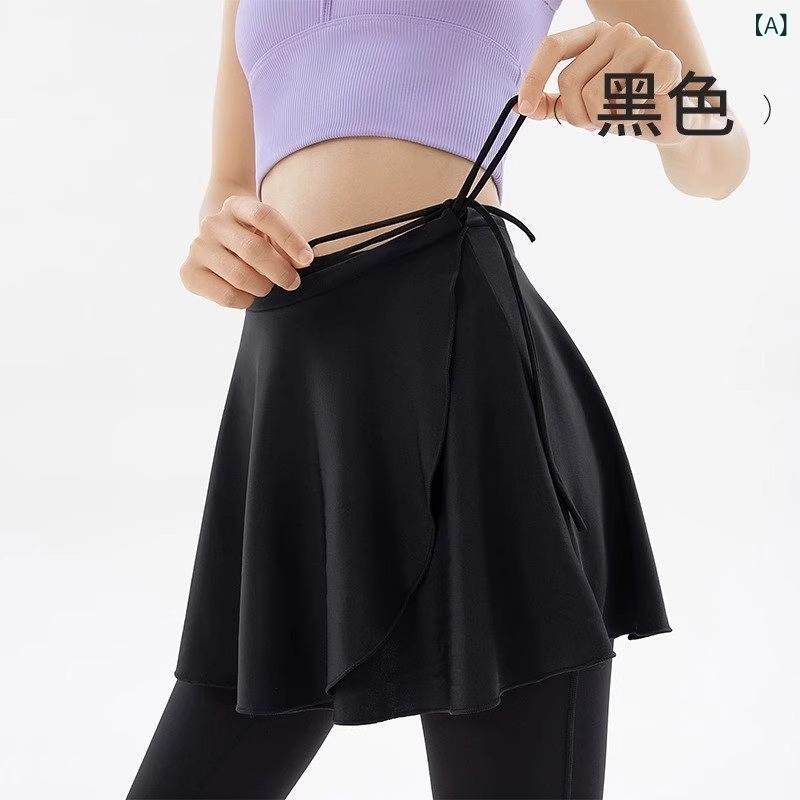 Women's mini skirt with built-in shorts for hip support. Suitable for tennis, golf, running, jogging, fitness, yoga, and other outdoor activities. Features include stretch, breathability, lightweight design, and moisture-wicking properties. Perfect for loungewear.