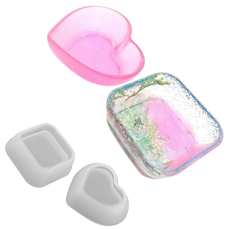 シリコンモールド 小物入れ レジン型 皿 ハート 四角 トレー モールド UVレジン エポキシ樹脂 抜き型 2個セット材質：シリコンハート：レジン型サイズ：8.3*7.1*2.5cm　出来上がりサイズ：7.6*6.7*2.3cm　　四角形：レジン型サイズ：6.6*6.6*2.7cm　出来上がりサイズ：6.2*6.2*2.4cmハートと四角形の小物入れの制作に適したシリコンモールドです。世界に一つだけのオリジナルの皿が作れます。鍵、指輪、ネックレスなど小物を保管できます。型が柔らかくて、取り出しが簡単。UVレジン、エポキシ樹脂、樹脂粘土などにお使いいただけます。パッケージ：シリコンモールド2個