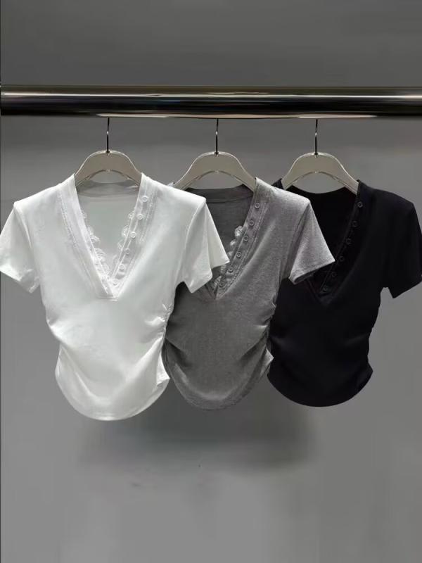 ・カテゴリ: T恤・素材: 棉・柄: 纯色・スタイル: 套头款、甜辣风、私服名媛・袖丈: 短袖・クラフト: 压皱・シルエット: 修身型・着丈: 普通款(50cm<衣长≤65cm)・ネックライン: V领・袖型: 常规款・人気の要素: 蕾丝・カラー展開: 灰色・サイズ展開: S、M、L・主素材含有量: 30%以上50%未満・襟ラベル: あり・下げ札: 有