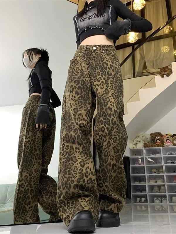 ・カテゴリ: デニムパンツ・素材: デニム・スタイル: ストレートパンツ・パンツ丈: フルレングス・ウエスト: ハイウエスト・厚み: レギュラー・デザイン: シンプル・カラー展開: レオパード・サイズ展開: S、M、L、XL、XXL・テイスト: きれいめカジュアル・伸縮性: ややあり・仕様: 形態安定加工
