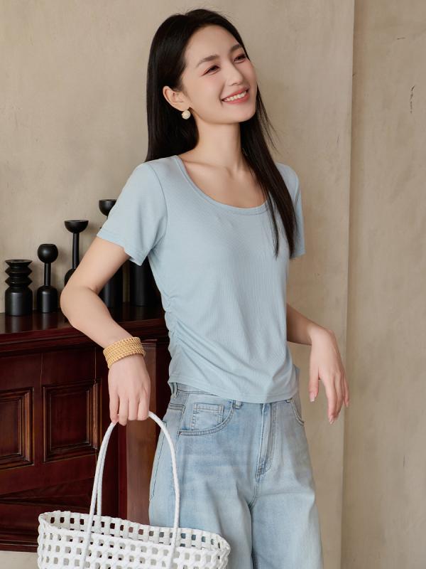 ・カテゴリ: Tシャツ・スタイル: カジュアル、エレガント・主な素材: モダール（50%以上70%未満）、アセテート（30%以下）・柄: 無地・シルエット: ルーズフィット・袖丈: 半袖・着丈: ショート丈（40cm超50cm以下）・ネックライン: クルーネック・袖の種類: レギュラースリーブ・カラー展開: オフホワイト、ブラック、ライトグレー、スカイブルー・サイズ展開: S、M、L