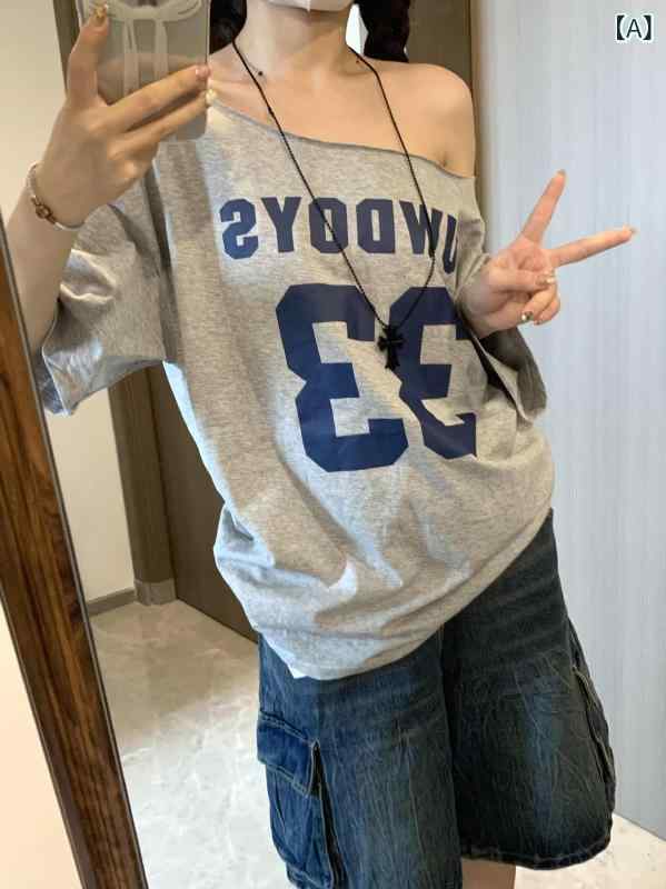 ・カテゴリ: Tシャツ・スタイル: 通勤、エレガント・主な素材: ポリエステル90%以上95%未満・ネックライン: ボートネック・袖丈: 半袖・袖型: レギュラースリーブ・柄: アルファベット、数字、文字、プリント・シルエット: ルーズフィット・着丈: ミディアム丈（約65cm〜80cm）・カラー展開: グレー・サイズ展開: S、M、L、XL、2XL