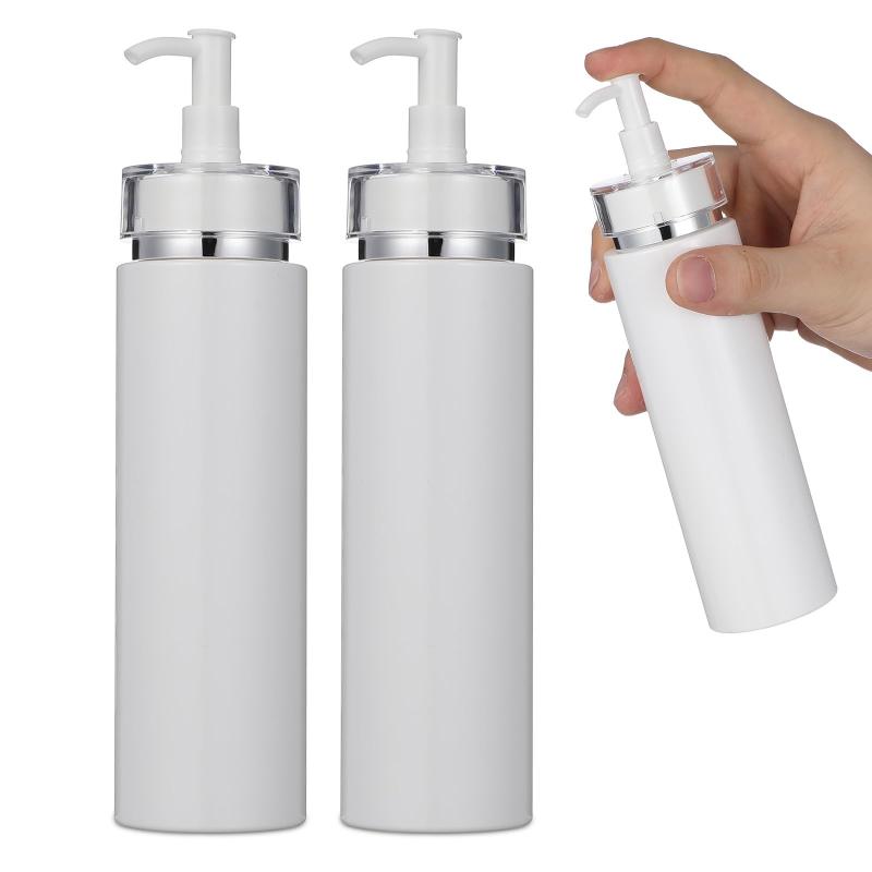 FRCOLOR ポンプボトル 200Ml 詰め替えシャンプーボトル トラベル用 ローションボトル Pet素材 携帯便利 洗面所 バスルーム用大容量トラベルボトル：200ミリリットルの容量で、旅行や出張時のシャンプーやローションの持ち運びに最適です。コンパクトなサイズ（19.5×5×19.5cm）でバッグに収まりやすく長期間の使用にも対応します。使いやすいポンプ設計：軽く押すだけで適量が出るポンプ機構を採用し、片手操作が可能です。液体石鹸やローションの無駄な飛び散りを防ぎ、清潔に使用できます。で環境に配慮した素材：本製品はプライムPETとアクリル素材で作られており、再利用が可能で環境負荷を軽減します。耐薬品性があり、シャンプーやローションの保管に適しています。多用途な使用シーン：自宅のバスルームはもちろん、ホテルや家族旅行、出張先でも活躍します。シャンプー、ローション、液体石鹸などの詰め替え容器として幅広く利用可能です。軽量で持ち運び便利：総重量約115gと軽量設計で、旅行バッグやポーチに入れても負担になりません。繰り返し洗浄や詰め替えが簡単にでき、衛生的に保つことが可能です。