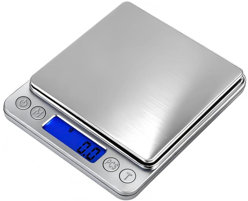 キッチンスケール 0.1g 電子スケール クッキングスケール料理 おしゃれ 3.0kgまで 可能風袋引き機能 オートオフ機能 日本語説明書付✔️【コンパクト＆スタイリッシュスケール】キッチンに置くものだからサッとしまえてかつ見た目も大事。 本体サイズ126×105×18mm、重量約170g 厚さもわずか1.8cm。超薄型設計を採用しているので、場所を取らずに収納や持ち運びもラクラクです。単4電池2本での作動となります。同梱物：スケール本体・大小透明カバー（計量皿との併用可）、単四電池2個、日本語取扱説明書。✔️【0.1g~3kgまできっちり精確に】お菓子やパン作りに、調合に、動物の餌の計測に、郵送物の重さ測定に幅広い用途でお使いいただけます。より精度の高い値表示を実現するため、すべての商品を、工場出荷時と検品時の【2度校正】したものをお届けします✔️【多機能・LCDバックライト付き】風袋引き機能も付けました。重さを表示するLCD液晶にバックライトを搭載しさらに見やすくしました 操作もシンプルで使いやすく、タッチしやすい大きめのボタンなので、とても便利です。✔️【安心と信頼の1年メーカー】日本語取扱説明書をご覧の上、お気軽にお問い合わせください。速やかに・対応をさせて頂きます。同梱物：スケール本体、お試し用の単4電池、ボタン用防水シール、大小透明保護カバー、日本語取扱説明書✔️Pramie デジタルキッチンスケールは、お客様からいただいたお声をもとに改良して作られた最新版です。オートパワーオフをカスタマイズできるように改良しました。また、お客様の混乱を防ぐためg(グラム)表記以外を無くす日本設計のオリジナルブランド商品です。模倣品が出回っておりますが、弊社の商品とは全く異なるものですのでご注意ください。