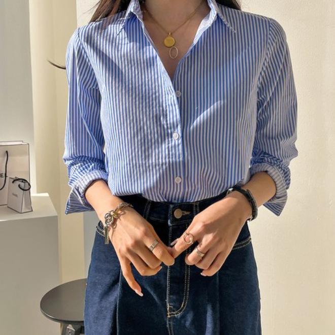 ・カテゴリ: シャツ・スタイル: コンサバ・きれいめ・主な素材: シェニール・柄: ストライプ・袖丈: 長袖・シルエット: ルーズフィット・ネックライン: POLO襟・袖の種類: レギュラー・カラー展開: ブルー・サイズ展開: M、L、XL、2XL