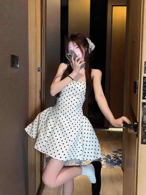 ワンピース レディース 春夏 ドット柄 水兵風 セクシー バックオープン 背中あき ウエストマーク 着痩せ ボリューム Aライン キャミソール ショート丈 ミニワンピース かわいい 涼しい 旅行 リゾート デート おしゃれ