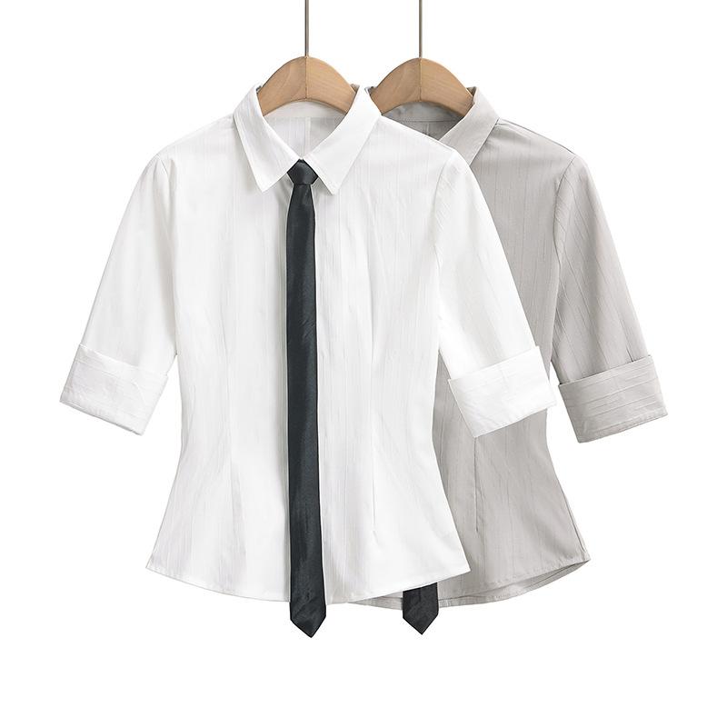 ・カテゴリ: shirt・主な素材: スパンデックス・ネックライン: POLOネック・袖丈: 半袖・袖の種類: レギュラースリーブ・カラー展開: ホワイト、グレー・サイズ展開: S、M、L・スタイル: ストリート系、欧米風