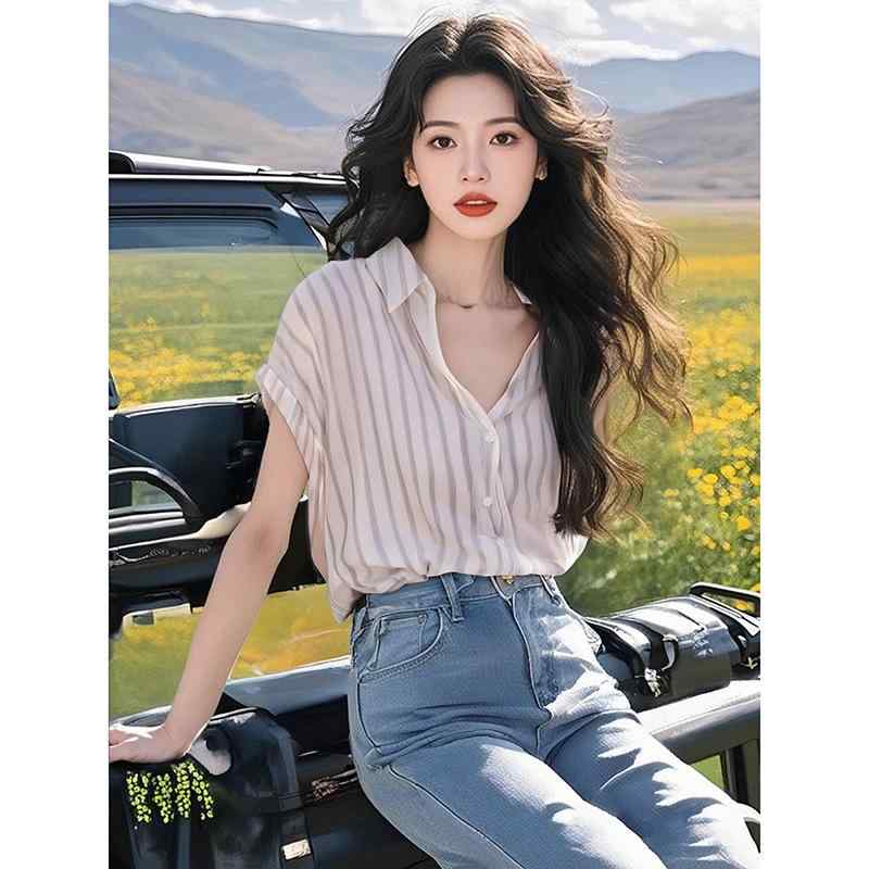 ・カテゴリ: シャツ・ネックライン: POLOネック・袖丈: ノースリーブ・袖の種類: プリンセススリーブ・素材: シェニール（スパンデックス30%未満）・スタイル: お姉系、コンサバ・フェミニン・カラー展開: ライトアプリコットストライプ・サイズ展開: S、M、L、XL、2XL、3XL