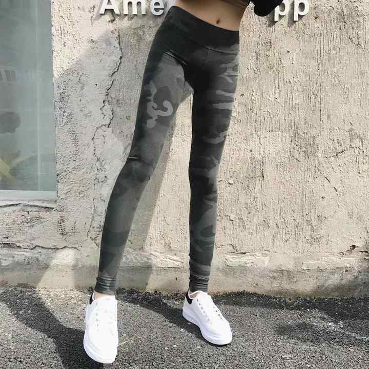 ・カテゴリ: レギンス・主な素材: 綿・パンツ丈: ロングパンツ・スタイル: ペンシルパンツ、スキニー・厚さ: 薄手・機能: 美脚・美尻・柄: 無地・デザイン: マカロンカラー・カラー展開: ブラック、ダークグレー、ライトグレー、ネイビー、アーミーグリーン、グレーカモフラージュ、グリーンカモフラージュ、コーヒーカモフラージュ・サイズ展開: XS、S、M、L・素材割合: 綿30%超〜50%以下・伸縮性: 高ストレッチ・重量: 180g