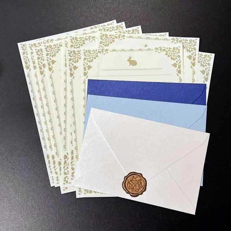 レターセット、ファッションシンプルパール光沢便箋セット、ラブレター、便箋、封筒、グリーティングカード（パールホワイト・ライトブルー・ダークブルー）【商品】：ファッションシンプルパール光沢封筒と便箋のセット。【商品サイズ】：便箋：幅148×高さ210ミリメートル、封筒：幅165×高さ110ミリメートル。【商品内容】：便箋10枚、封筒3枚、切手3枚。【仕様】：ファッションシンプルパール光沢封筒と横型白色便箋。【用途】：結婚式の招待状、誕生日、母の日、父の日、バレンタインデー、クリスマス、卒業式など、各種イベントや行事のグリーティングカードに最適。また、退職届やプロポーズの手紙など、シンプルな封筒セットとしても使用可能です。