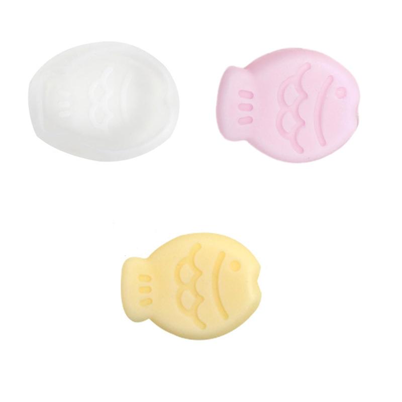 BOHALUU(ボハル) シリコンモールド鯛焼き レジン型 可愛い UVレジン DIY 手芸品 初心者 抜き型 手作り タイ焼き 石膏 石鹸 キャンドル 樹脂 粘土 樹脂工芸品【タイ焼きシリコンモールド】鯛焼きが作れるシリコンモールドです。モールドが半透明なのでレジンに最適です。 UVレジン、エポキシ樹脂、樹脂粘土などに ご利用いただけます。【完成品サイズ】約60mm×42mm×28mm。【可愛い鯛焼きのモールド】流行っているデザインのタイ焼きを作ることができます。飾り小物としても、キャンディーなどとしても使えます。【耐久性と透明な素材】 高品質で安全で丈夫なのシリコン素材を使用しているので、柔らかく、型から抜きやすくなっているので、初めての方でも安心です。【お手入れは簡単】ぐにゃりと曲げられるので、細かいところまで洗えて、乾燥してください。今度は再利用できますよ。【カスタマーサポート】BOHALUU本社にて、厳しい検品基準を設けた上で品質チェック、梱包、発送を行っております。万が一破損、誤送の場合は弊社に連絡して、至急代品を発送いたします。