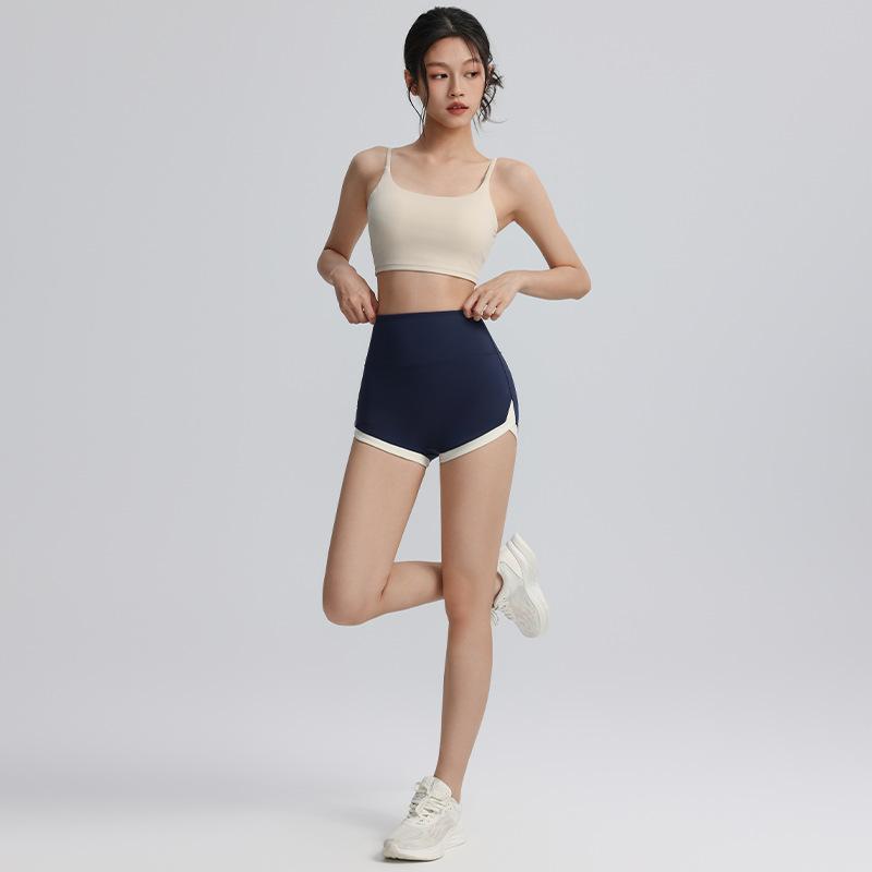 ・機能: 速乾、透気・素材: ナイロン75%、スパンデックス25%・カラー展開: ブラック、グラファイトグレー、ネイビーブルー、アボカドグリーン・パンツ丈: 3分丈・ボトムススタイル: ショートパンツ・サイズ展開: S、M、L、XL・対象: 女性