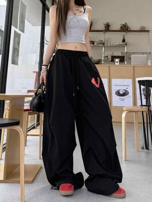・カテゴリ: カジュアルパンツ・スタイル: ワークパンツ・フィット感: ルーズフィット・パンツ丈: ロングパンツ・ウエスト: ルーズウエスト・厚さ: 薄手・デザイン: ポケット・カラー展開: ブラック・サイズ展開: S、M、L、XL、2XL、3XL、4XL・スタイル系統: 日韓カジュアル・主な素材: ポリエステル90%-95%・テイスト: カジュアル・伸縮性: 若干あり・対象性別: レディース・ディテール: 切替デザイン
