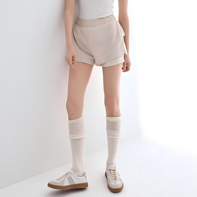 ・機能: 速乾・素材: ポリエステル80%、スパンデックス20%・カラー展開: アイボリー、ブラック、ライトグリーン、ライトパープル・パンツ丈: ショートパンツ・スタイル: 3分丈レイヤードショートパンツ・サイズ展開: S、M、L、XL、XXL・対象: 若年女性・推奨シーン: アウトドアフィットネス、ヨガ