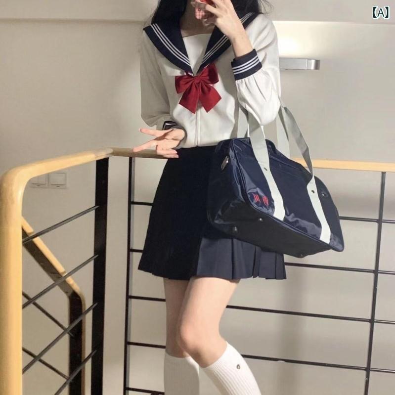 商品番号: 111パターン: 3D効果スカート丈: 短いスカート人気の要素: ボタン職人技: ノーアイロン処理発売年・発売時期: 2025年夏生地名: ポリエステル主な生地構成: その他主な生地構成 2: ポリエステル（ポリエステル繊維）ブランド: その他色: シアンスリーピース長袖+シアンJKスカート+赤い蝶ネクタイ,黒のスリーピース長袖 + 黒の JK スカート + 赤い蝶ネクタイ,シアン半袖3枚+シアンJKスカート+赤い蝶ネクタイ,黒のスリーピース半袖 + 黒の JK スカート + 赤い蝶ネクタイ,シアンスリーピース長袖+赤い蝶ネクタイ,黒のスリーピース長袖 + 赤い蝶ネクタイ,シアン半袖3枚+赤い蝶ネクタイ,黒のスリーピース半袖 + 赤い蝶ネクタイ,シアンスリーピース長袖ワンピース,黒のスリーピース長袖ワンピース,シアンスリーブ半袖ワンピース,黒のスリーピース半袖ワンピース,シアンJKスカート単品,黒JKスカート単品サイズ: XS,S,M,L,XL,XXLスタイルタイプ: フレッシュで甘い主な生地成分の含有量: 50% (含む) ～ 70% (含まない)スタイル: プレッピースタイルスーツスタイル: スカートスーツ対象性別: 女性スリーブタイプ: レギュラースリーブ袖丈: 七分袖国境を越えた供給かどうか: いいえ製品カテゴリー: カジュアルスーツ主な生地成分2の含有量: 50% (含む) ～ 70% (含まない)