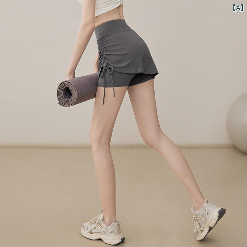 ・カテゴリ: ショートパンツ・機能: 通気性・対象性別: 女性・柄: 無地・表地素材: ポリエステル82%・裏地素材: スパンデックス18%・カラー展開: グレー、ブラック・サイズ展開: S、M、L、XL・着用シーン: ランニング、フィットネス、サイクリング・袖丈: ノースリーブ・着用方式: プルオーバー・上下セット分類: ショート丈セットアップ・ボトムススタイル: ストレート・着丈: ウエスト丈・シルエット: レギュラーフィット・対象: 成人