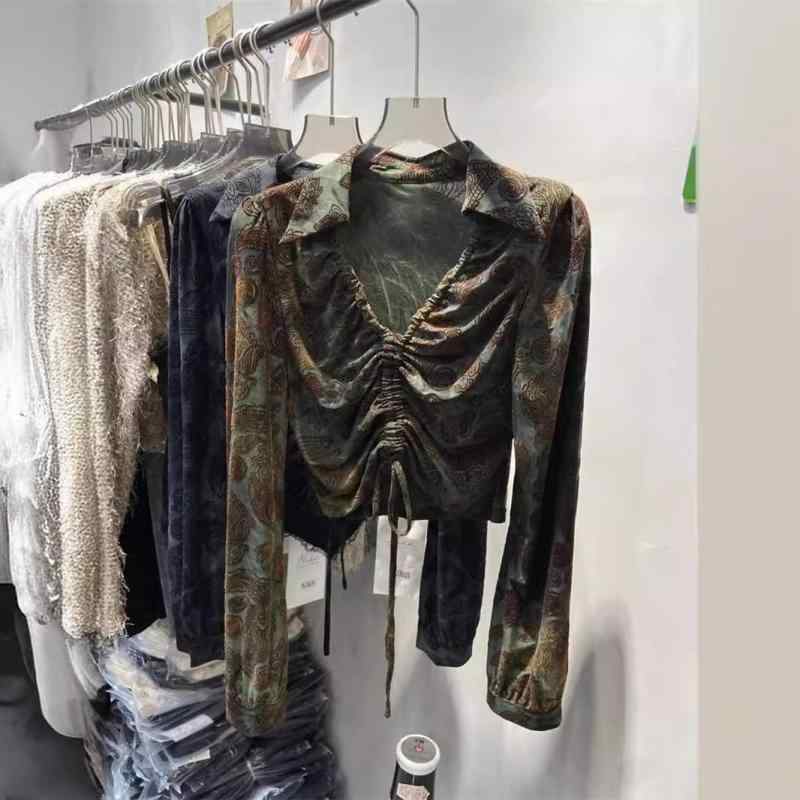 Tシャツ レディース カットソー 長袖 Vネック ドローストリング ギャザー タイダイ 染め スリム タイト フィット ショート丈 トップス インナー プルオーバー アウター 秋冬 カジュアル フェミニン おしゃれ きれいめ 伸縮性 ストレッチ 柔らかい putera-10305417 GRATIQUE MIEI パッケージ画像