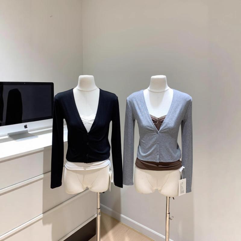 カーディガン レディース ニット 長袖 春夏 接触冷感 Tencel テンセル ボタン 羽織り 前開き 軽量 ゆったり ショート丈 無地 薄手・素材: 天絲（リヨセル）・厚さ: 普通・組み合わせ: 単品・デザイン: カーディガン・シルエット: ルーズ・袖の形状: 通常袖・ネックライン: Vネック・袖丈: 長袖・着丈: 約50-65cm・製法: ニット・カラー展開: 咖色, ピンク, ブラック, グレー, オフホワイト・サイズ展開: S, M, L・テイスト: かわいい系・着方: 前開き・製品カテゴリー: セーター