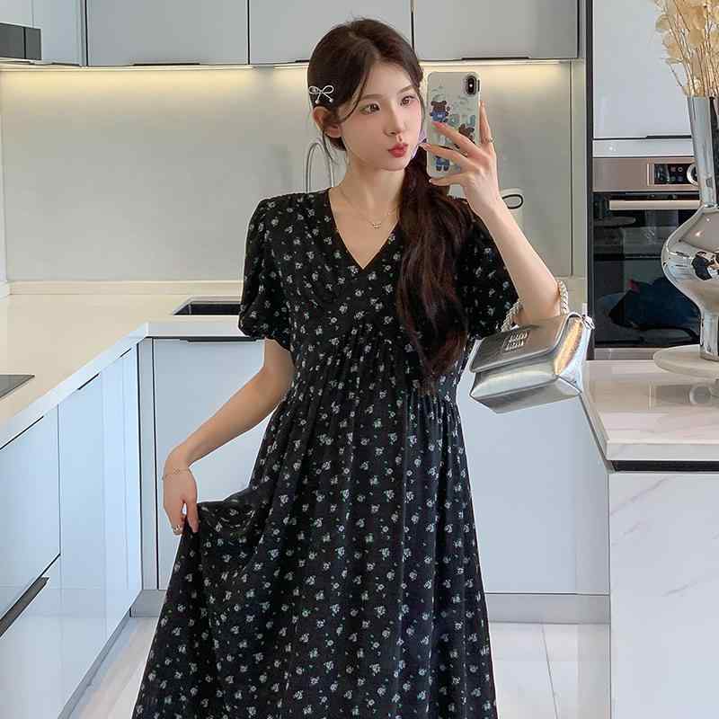 ワンピース マタニティ レディース 春夏 ロング丈 花柄 マキシ丈 ゆったり フェミニン 妊婦服 高級感 体型カバー きれいめ マタニティウェア・カテゴリ: 连衣裙・ネックライン: Vネック・袖丈: 三分袖・素材: 雪紡・素材構成: ポリエステル繊維70-80%・柄: 碎花・スカート丈: ミモレ丈・カラー展開: ブラック系・サイズ展開: M,L,XL,2XL・スタイル: 气质通勤・流行要素: 立体装飾・袖のタイプ: 通常袖・スカートの形: Aライン・デザイン: ワンピース・加工技術: プリント