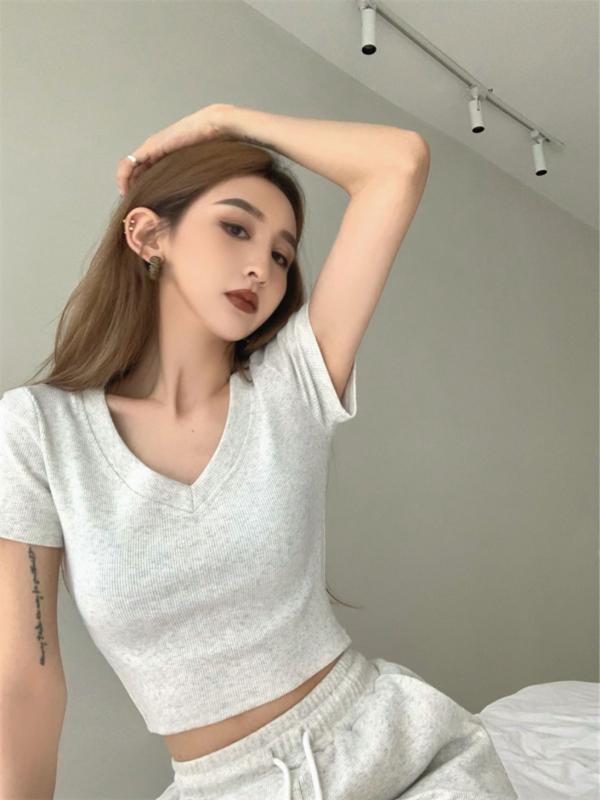 セットアップ レディース Vネック 半袖 Tシャツ ハイウエスト パンツ 上下セット 春夏 カジュアル シンプル・スタイル: OL通勤・柄: 無地・セット内容: 2点セット・トップス: Tシャツ・袖丈: 半袖・ボトムス: ワイドパンツ・パンツ丈: ショートパンツ・素材: 綿・カラー展開: グレー, ブラック・サイズ展開: S, M, L, XL・対象年齢: 18-24歳・性別: 女性・カテゴリ: カジュアルセットアップ