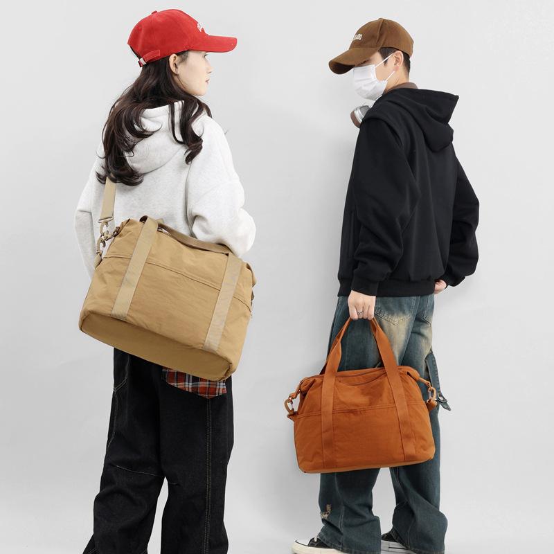 トートバッグ レディース 帆布 鞄 カバン 肩掛け 手提げ キャンバス 大容量 シンプル カジュアル ナチュラル 無地 マザーズバッグ 通勤 通学 お出かけ 軽量 丈夫・カラー展開: 土緑色, 薫衣草紫, 華麗黄, 米黄色, 烏黒, 深灰色, 松花緑・スタイル: 都市簡約・素材: 牛津紡・バッグのトレンドスタイル: トートバッグ・サイズ: 大・流行の要素: 車縫線・裏地の素材: ポリエステル・バッグの形状: 横型スクエア・開閉方法: ファスナー・内部構造: 夾層ファスナーポケット・硬さ: 中・外ポケットの種類: 内貼りポケット・中仕切り: あり・ショルダーストラップの数: シングル・用途: 日常使い