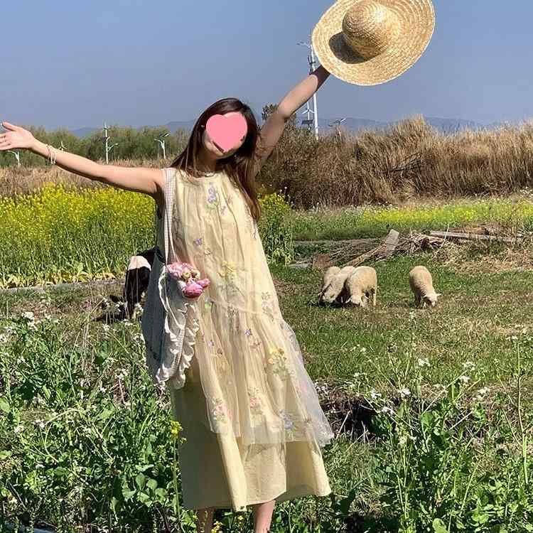 ワンピース レディース チュール 刺繍 ノースリーブ 春夏 蝶々 花柄 レイヤード 重ね着 タンクワンピース 膝丈 ゆったり カジュアル きれいめ タンクドレス オーガンジー フェミニン ガーリー 通気性・素材: ポリエステル90-95%・スタイル: レース・ネックライン: クルーネック・袖のタイプ: パフスリーブ・袖丈: ノースリーブ・カラー: 流光罩衫裙・スタイル: 御姐風・着用方法: カーディガン・対象性別: 女性