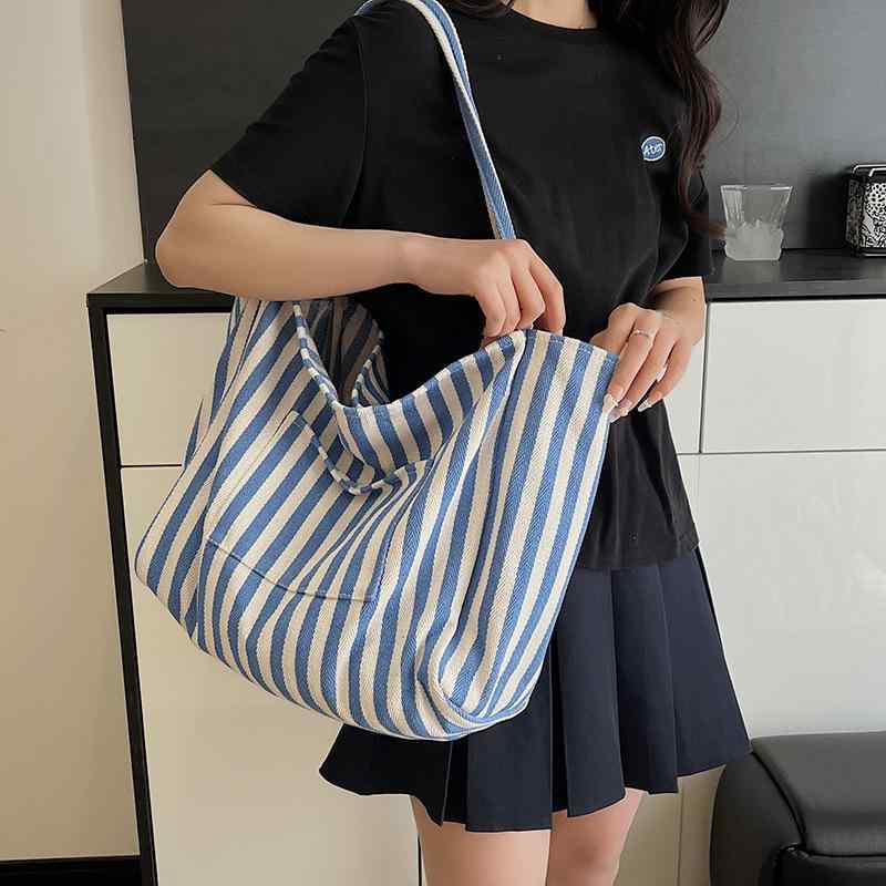 トートバッグ キャンバス ボーダー柄 鞄 レディース 軽量 大容量 肩掛け カジュアル 通勤 通学 お出かけ 旅行 おしゃれ かばん マザーズバッグ・カラー展開: 宽条纹卡其色, 宽条纹红色, 宽条纹藍色, 细条纹卡其色, 细条纹天藍色, 细条纹藍色・スタイル: ストリート・素材: キャンバス・バッグタイプ: トートバッグ・サイズ: 大・流行の要素: ステッチ・裏地素材: キャンバス・形状: 横長スクエア・開閉方法: マグネットボタン・内部構造: ファスナー付き中仕切りポケット・硬さ: 柔らかめ・外ポケット種類: 内側オープンポケット・中仕切り: あり・ショルダーストラップの数: 2本・用途: 日常使い