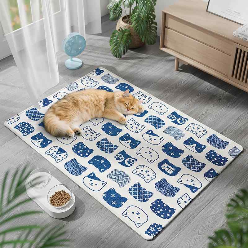 ペット マット 冷却マット 猫用 接触冷感 夏用 オールシーズン 洗える 涼しい 暑さ対策 快適 ひんやり クッション 柔らかい 通気性 小型犬 子猫 ペット用品・カテゴリ: 座垫・素材: その他・カラー展開: 冰丝宠物垫-百变猫猫白, 冰丝宠物垫-百变猫猫藍・サイズ展開: 45x60cm, 50x70cm, 65x90cm, 85x120cm・対象: 狗