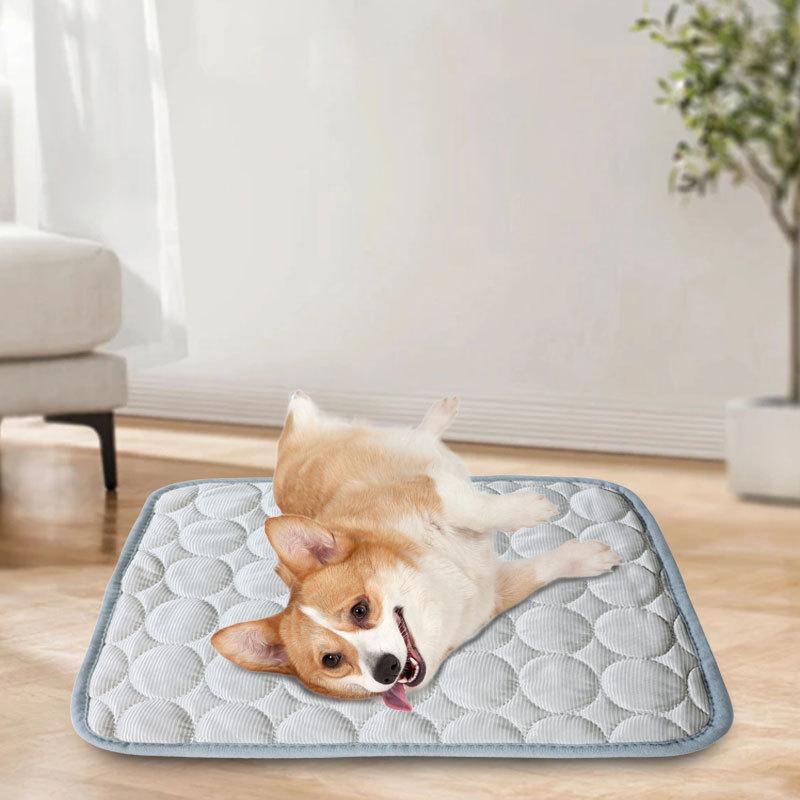 ペット用品 クールマット ペット用 犬 猫 接触冷感 敷きパッド 冷却マット オールシーズン 暑さ対策 涼しい 寝具 洗える 快適 ペットハウス 犬小屋 猫小屋 室内用・素材: ポリエステル・製品カテゴリ: 冷却マット・カラー展開: ブルー、ピンク、コーヒー、ライトグレー・サイズ展開: XS(40×30cm)、S(50×40cm)、M(62×52cm)、L(70×55cm)、XL(100×70cm)、XXL(150×100cm)・対象: 犬・使用場所: 室内