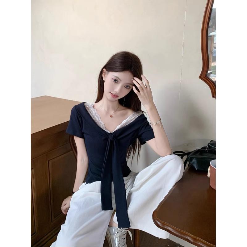 トップス レディース 半袖 Tシャツ カットソー レース 切り替え Vネック 綁帯 綺麗め フェミニン 春夏 再生繊維・カテゴリ: Tシャツ・素材: 粘土繊維・柄: 無地・スタイル: プルオーバー・袖丈: 半袖・工法: 拼接・シルエット: スリムフィット・着丈: 約50-65cm・袖型: レギュラー・流行の要素: レース・カラー: ネイビー・サイズ: S, M, L, XL・テイスト: スイート