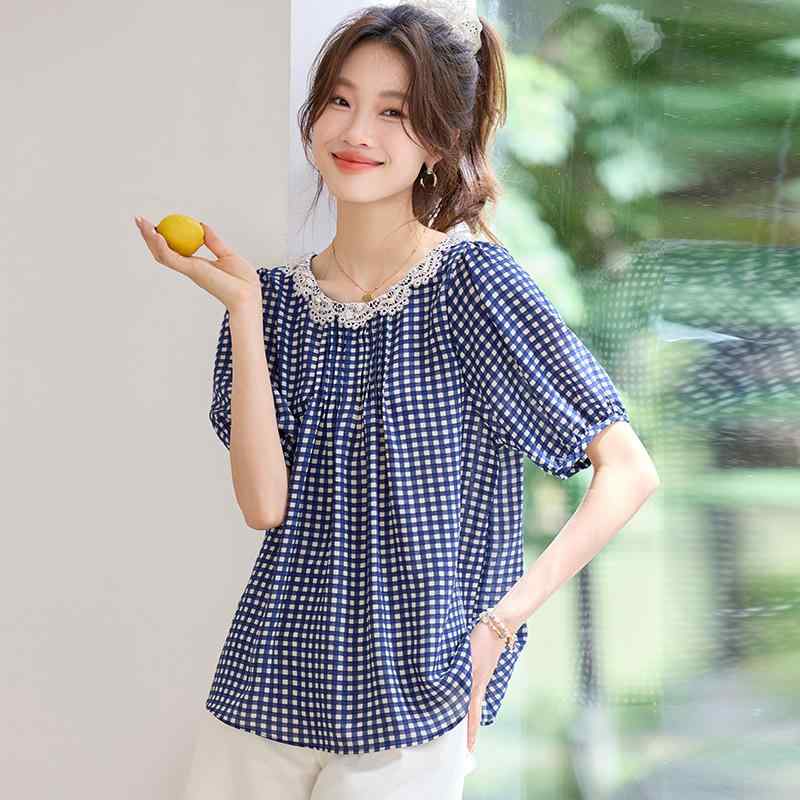 ブラウス レディース Tシャツ パフスリーブ レース 切り替え 格子柄 フレンチレトロ ヴィンテージ風 春夏・素材: ポリエステル100%・柄: 格子・スタイル: プルオーバー・袖丈: 半袖・仕上げ: 高温定型・シルエット: ルーズ・着丈: 約50-65cm・ネックライン: クルーネック・袖の形状: パフスリーブ・流行の要素: 拼接（切り替え）・カラー: ブルー・サイズ展開: M(45-50kg), L(50-57.5kg), XL(57.5-62.5kg), 2XL(62.5-70kg)・テイスト: セレブ風・カテゴリ: Tシャツ